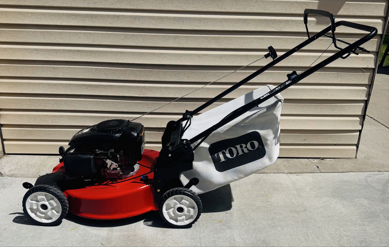 Toro 20377 22” Recycler Self-Propelled Lawn Mower