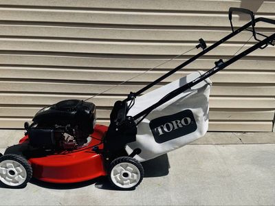 Toro 20377 22” Recycler Self-Propelled Lawn Mower