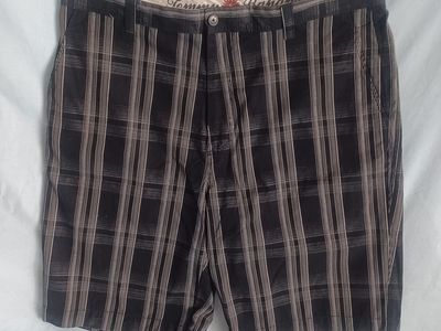 Tommy Bahama Men's Shorts – Size 36