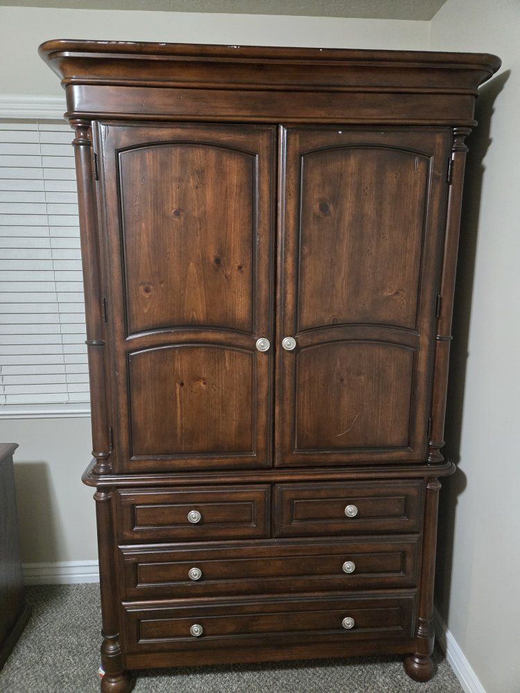 Solid Wood Armoire Dresser Wardrobe Chest 4-Drawer Dark Finish