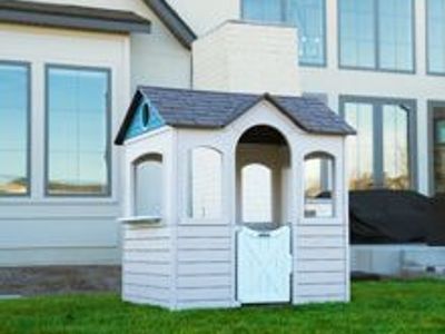 Lifetime Indoor/Outdoor Kids Playhouse