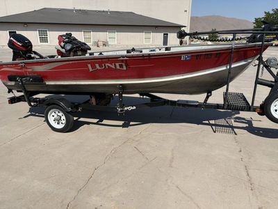 2004 Lund 14 Foot Aluminum Fishing Boat