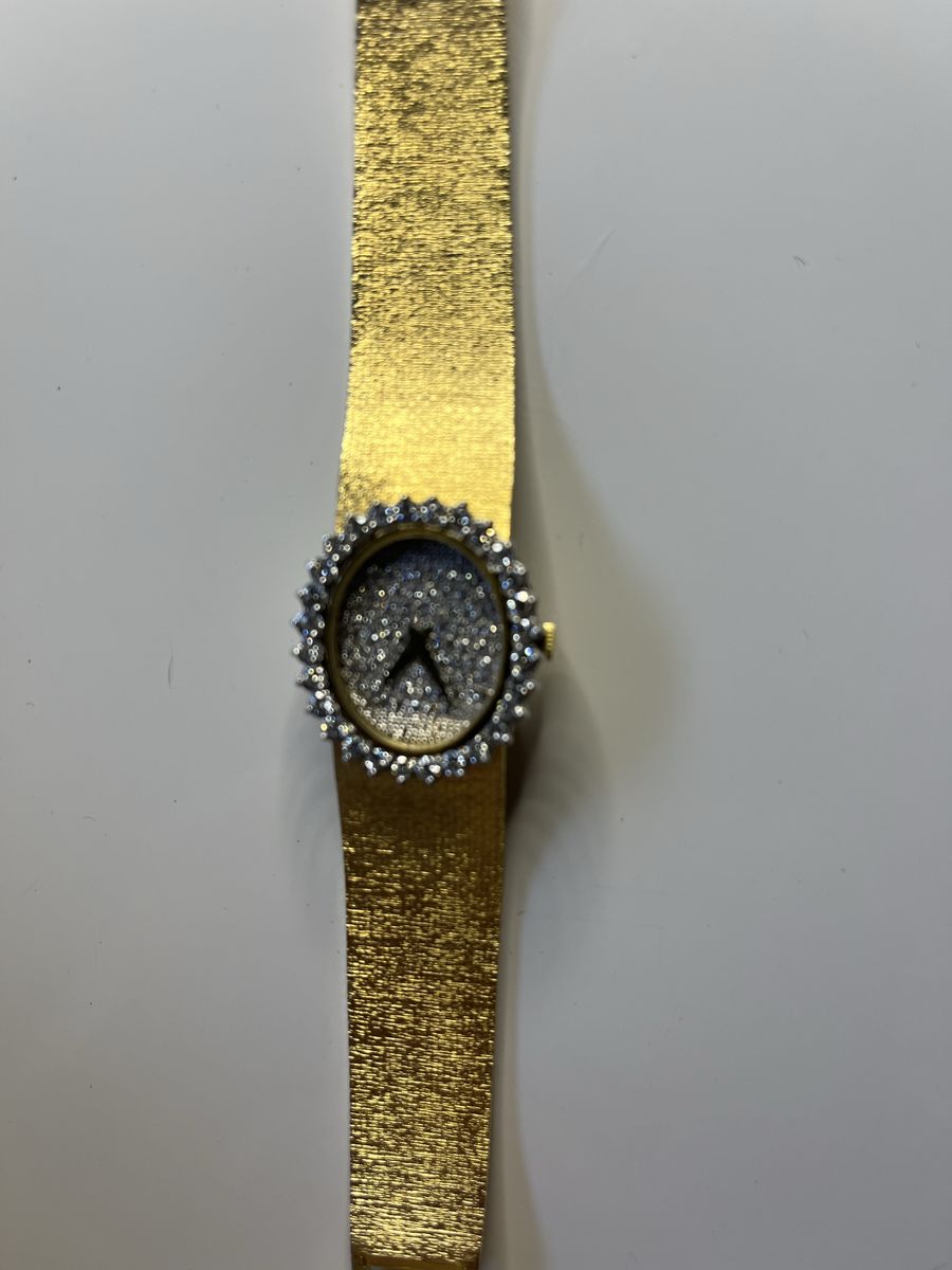 Vintage 18KT (stamped) Yellow Gold watch. Diamond encrusted. Pave face.