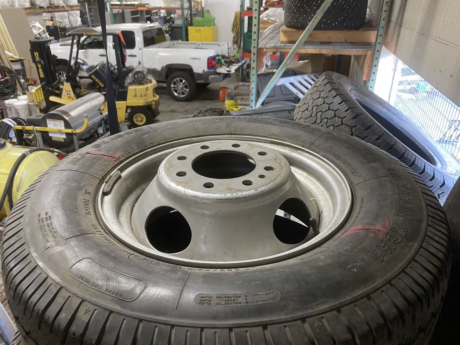 Dually wheel, 16" DRW, pristine shape