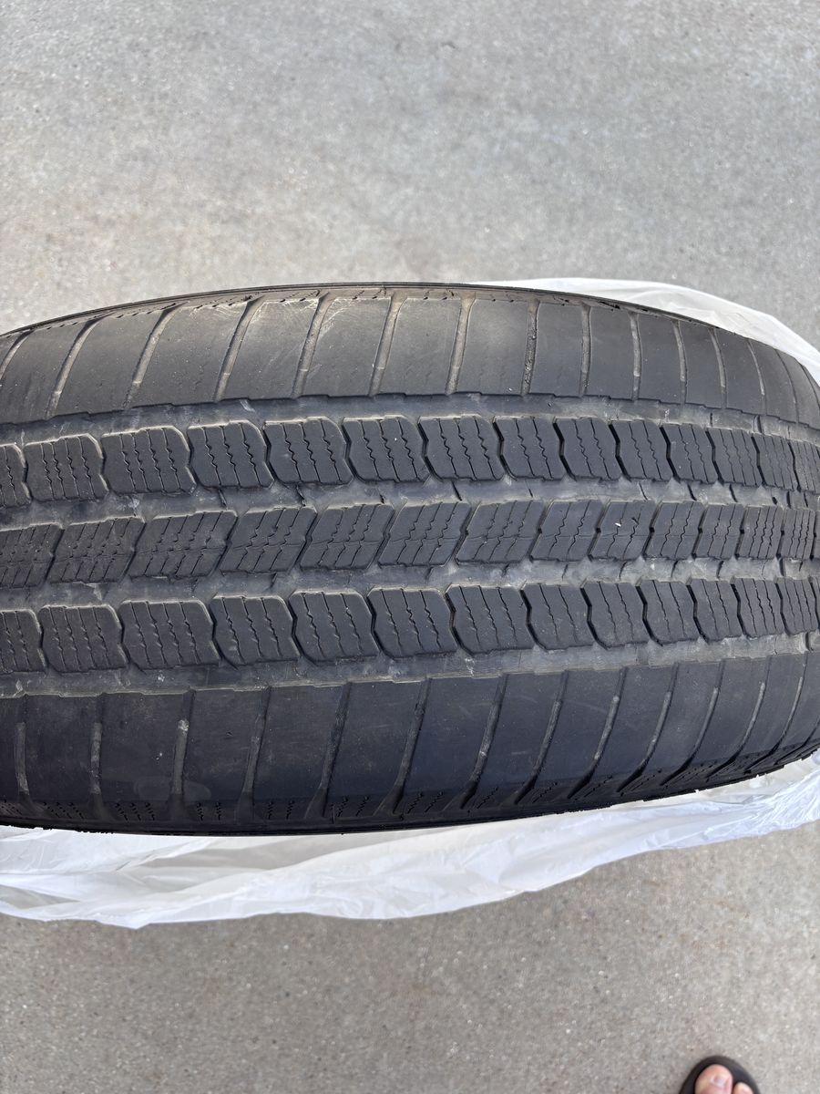 Used Tire 265 70/R17