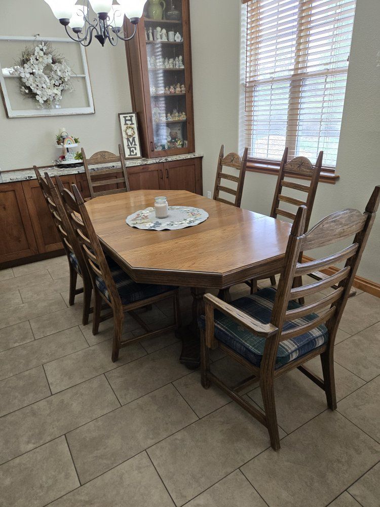 Solid Oak Dinning Table