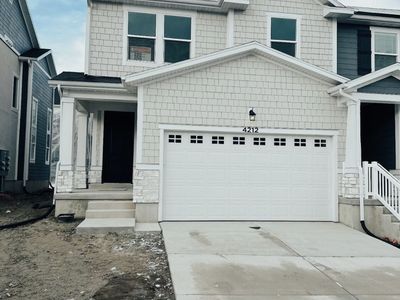 Private Female Basement Room w/garage parking