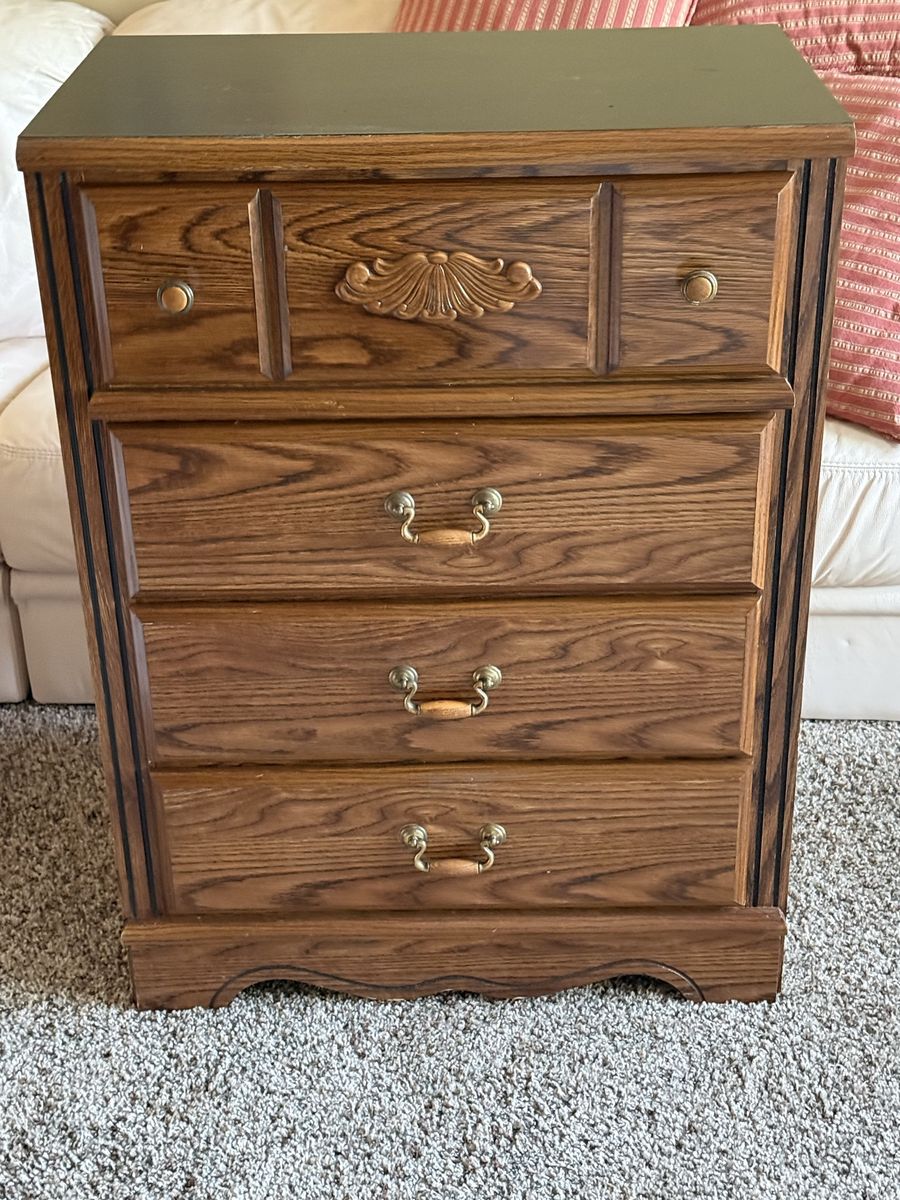 Nice Small Dresser, Great Condition.