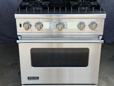 Viking 30” Dual Fuel Range - Digital controls