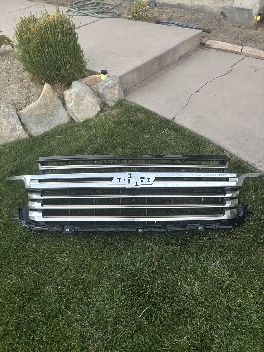 NEW OEM Chevrolet Silverado High Country Front Grille w/ Front Camera - GM 85115299