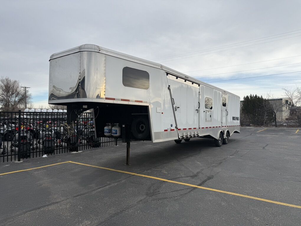 2020 Logan Coach Horsepower 33