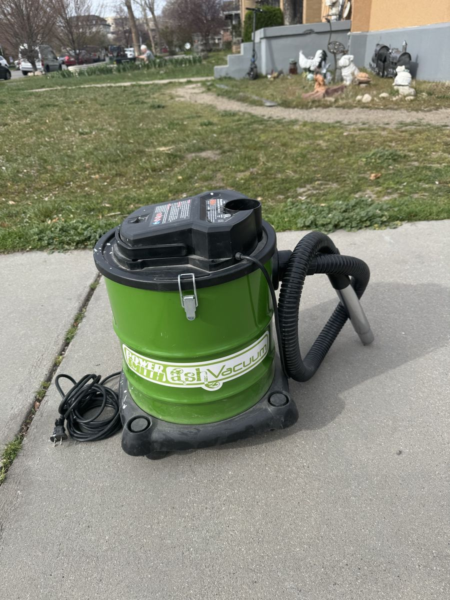 PowerSmith 10 Amp 3 Gallon vacuum