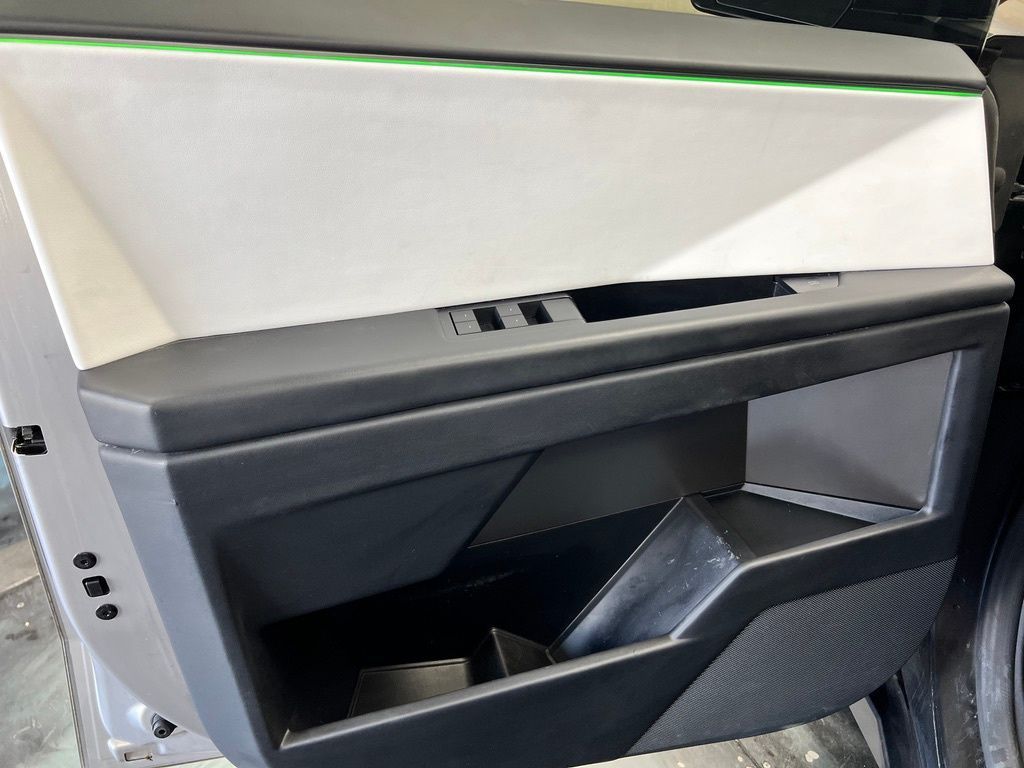 Main image 24