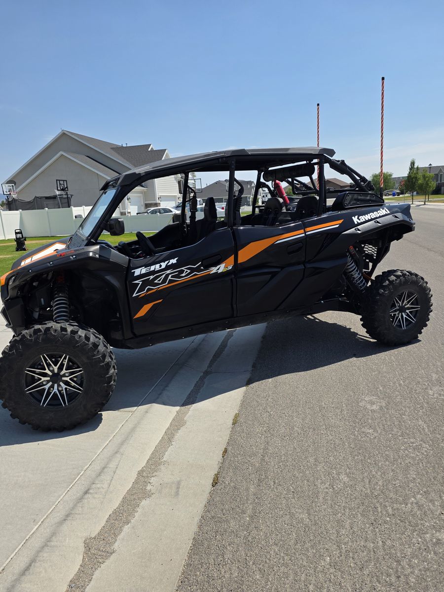 2023 Kawasaki Teryx KRX4 1000es, Black/Orange, 5-Seater