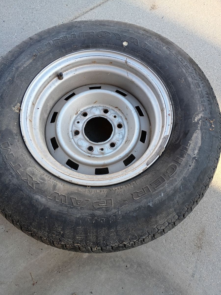 Free. One 6 lug rim for Chevy or GMC. 15 inch rim. Free.
