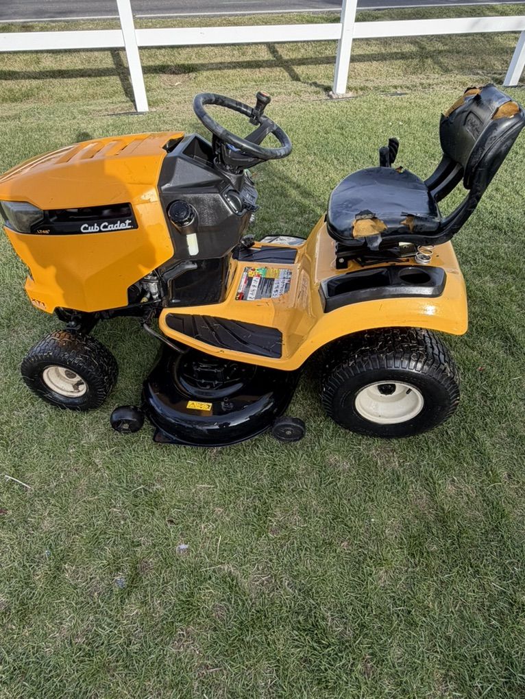 Cub Cadet XT1 LT46 Riding Mower