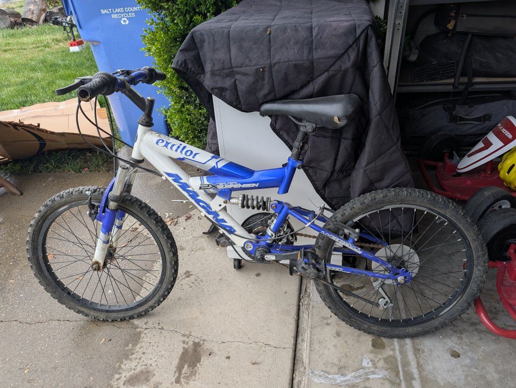 Magna Excitor 2x Suspension Mountain Bike - Blue/White, Used Condition