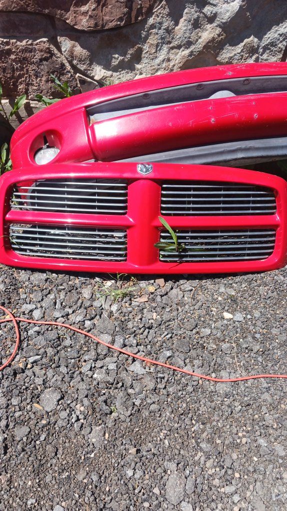 Dodge 1500 (2002-2003) grill and bumper