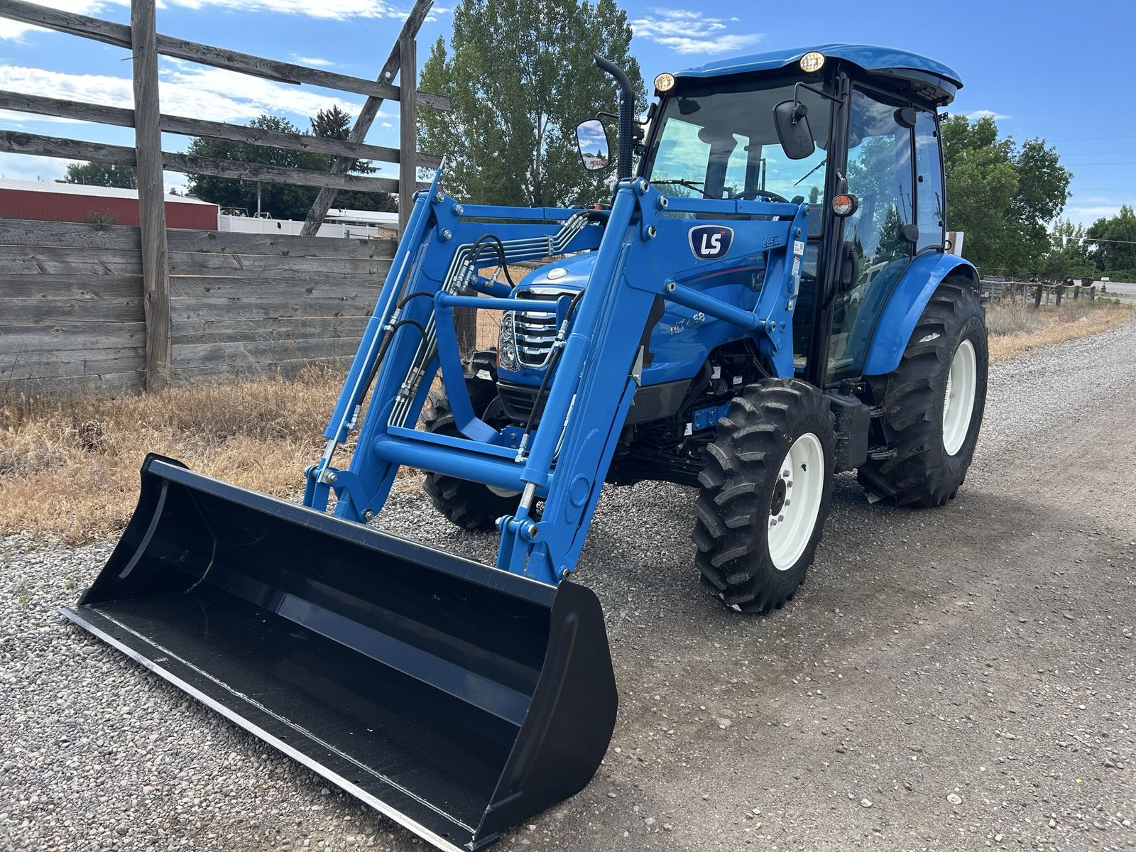 Sale! LS MT468CPS tractor and loader
