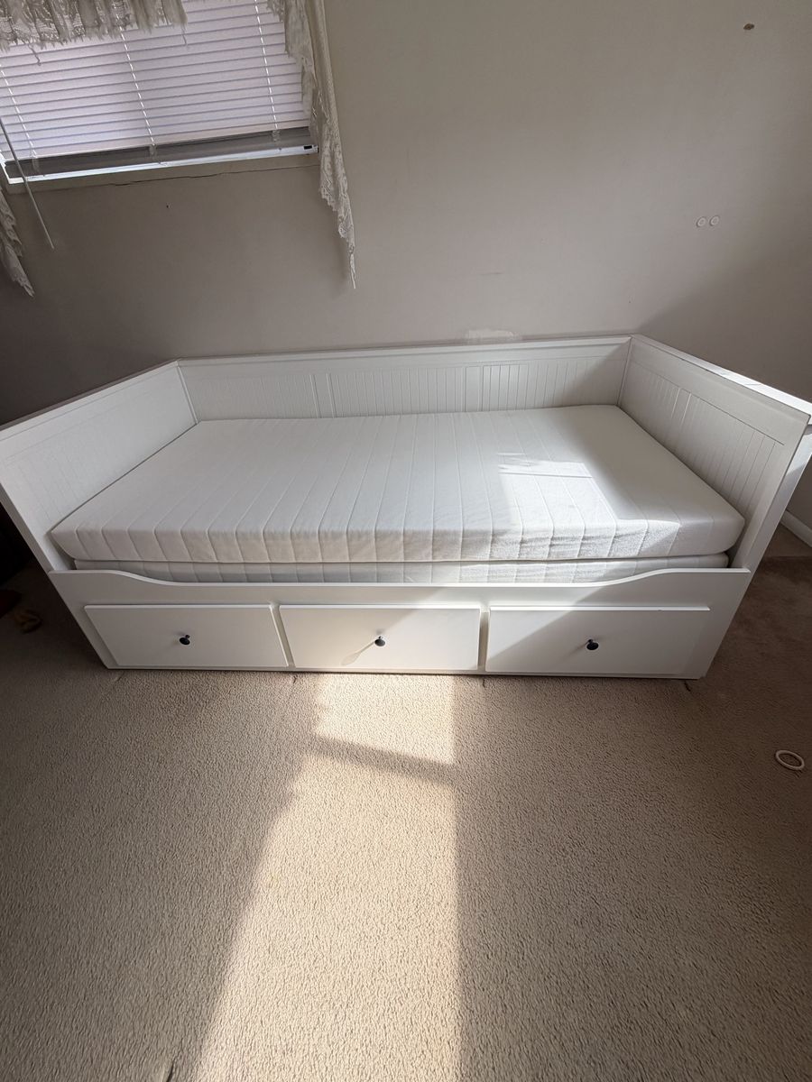 IKEA Daybed king / twin xl size with 3 drawers