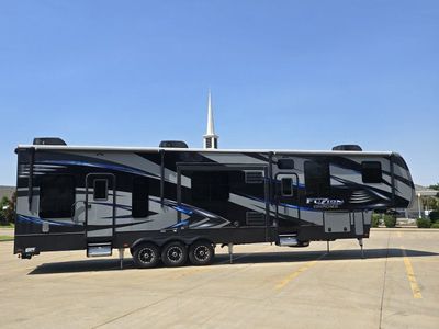 2017 Fusion Chrome 414 Fifth wheel
