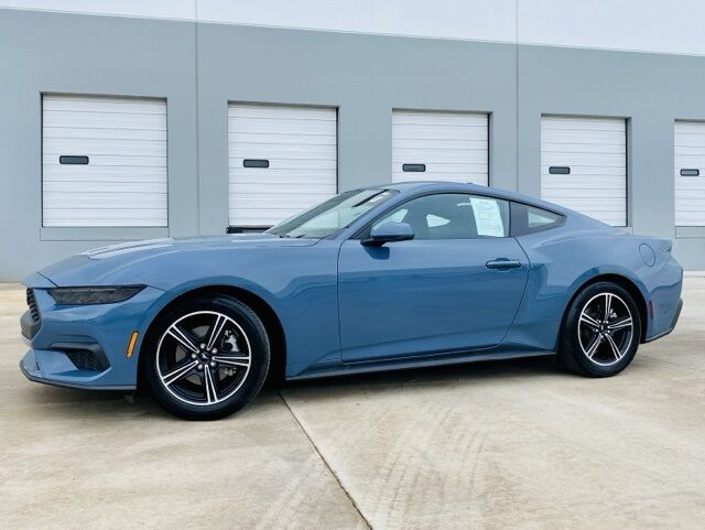 2025 FORD MUSTANG EcoBoost