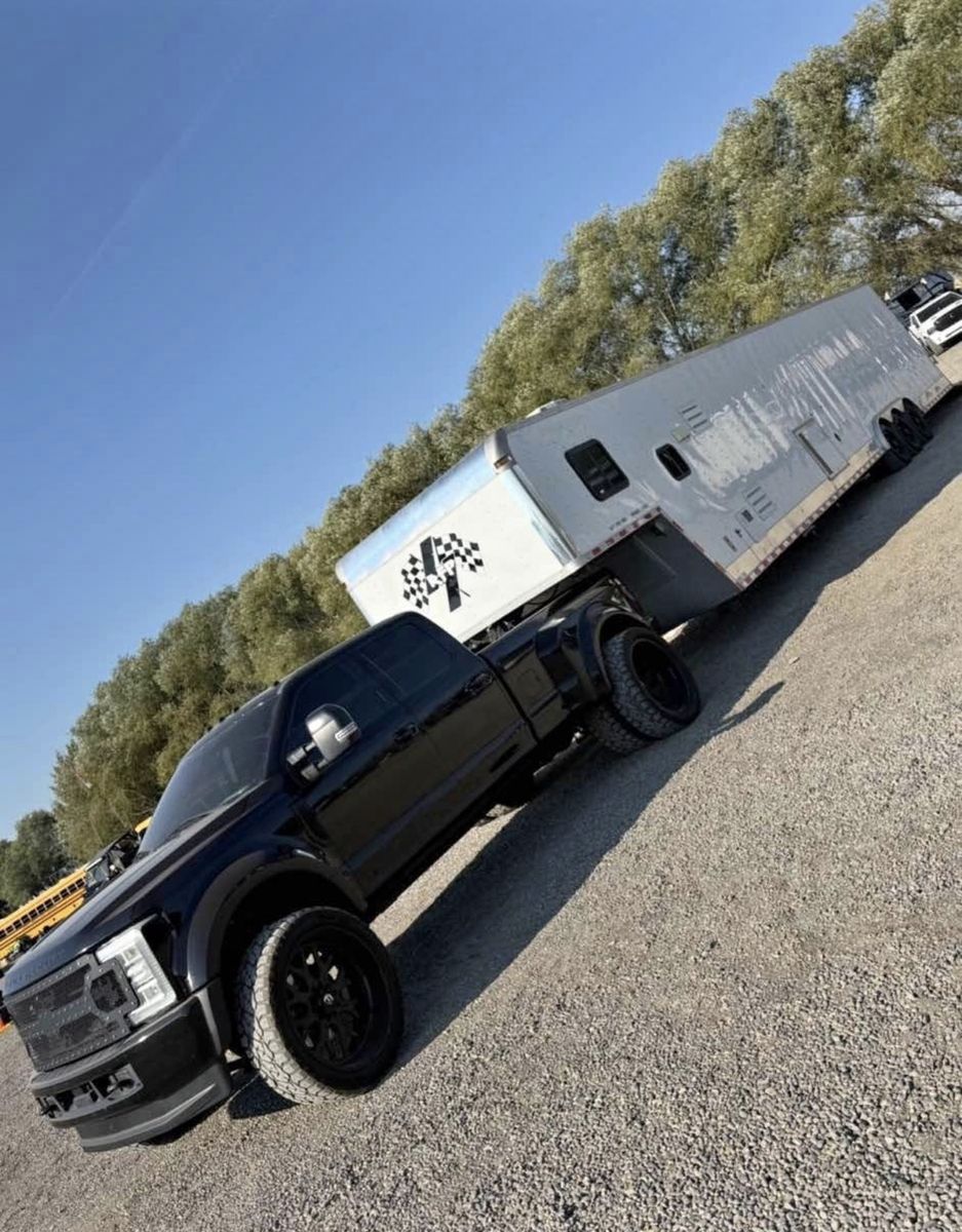 2007 48' Vintage Outlaw with living quarters