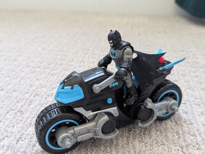 Imaginext DC Super Friends Batman Figure and Bat-Tech Batcycle Transforming Toy Motorcycle