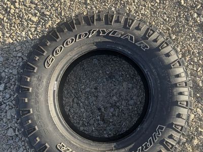 Good Year LT 245/75R17