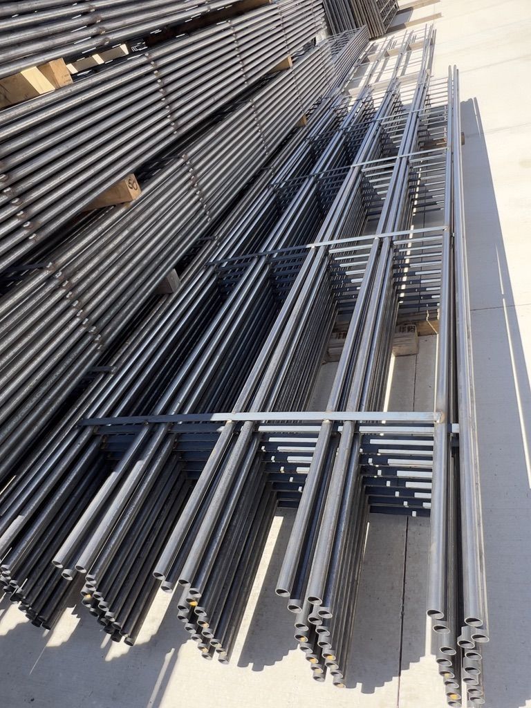 Continuous Fence 5 Rail x 1-1/4" x 48"