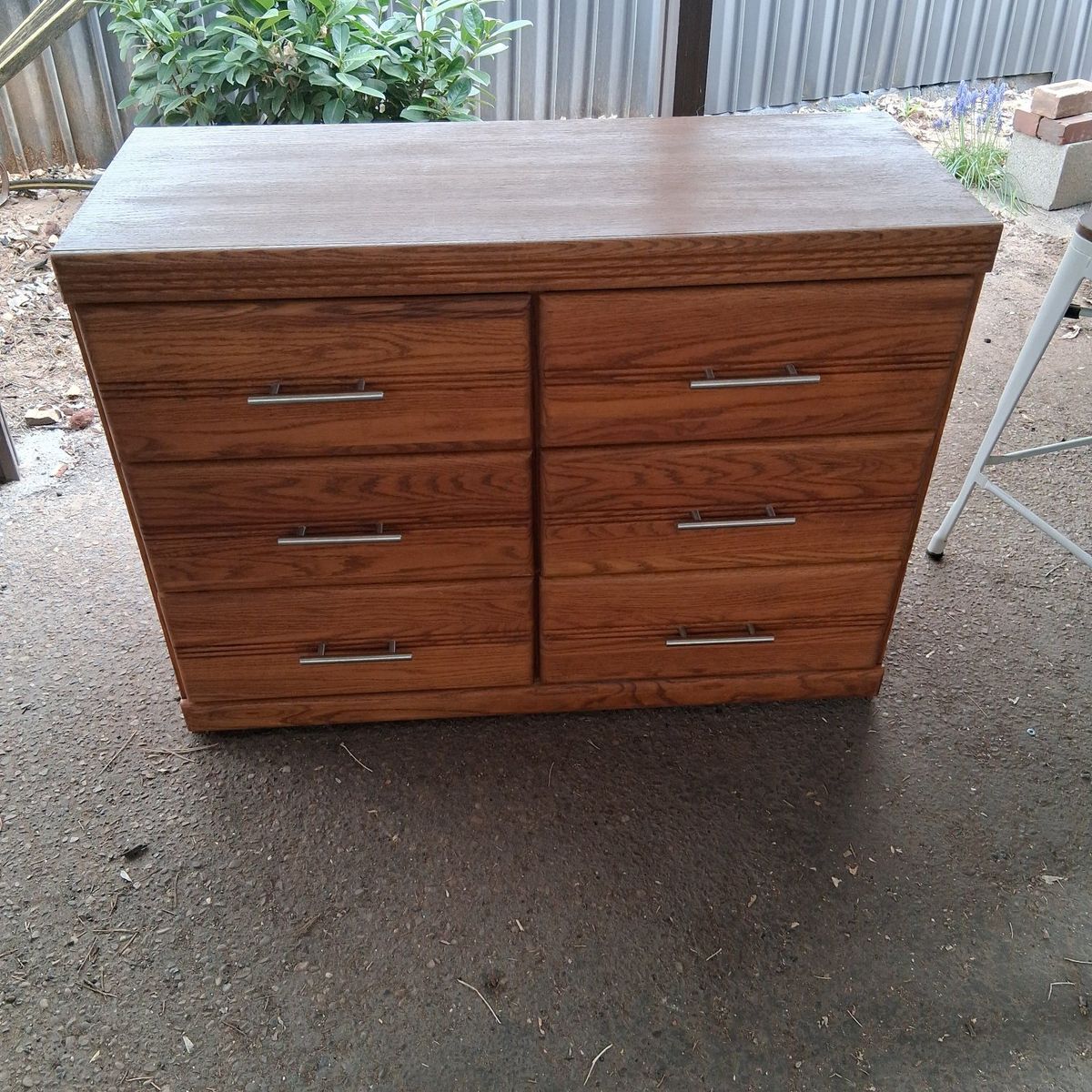 Oak chest of drawers