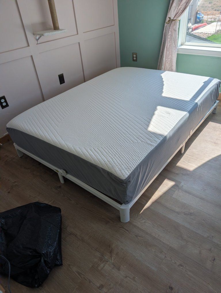 New Full Size Memory Foam Mattress & White Metal Platform Bed Frame