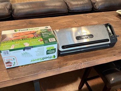 FoodSaver Vacuum Sealer + Bags & Rolls (Works Great)
