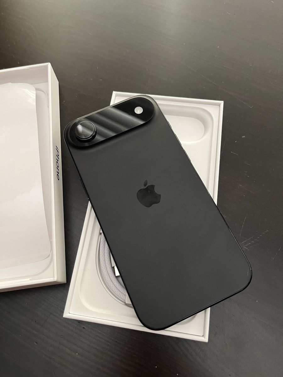 iPhone Air 256 Black with Original Box & Cable