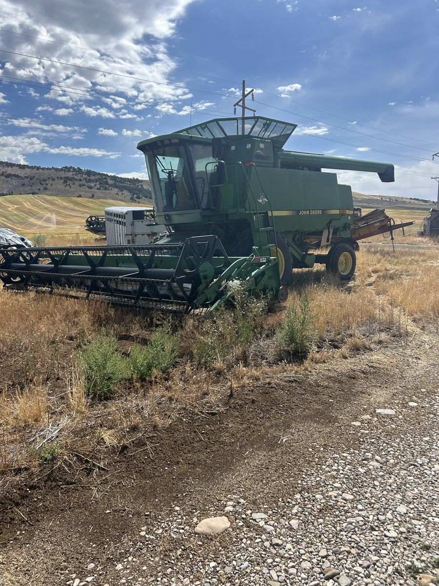 John Deere CTS Combine Harvester with Header