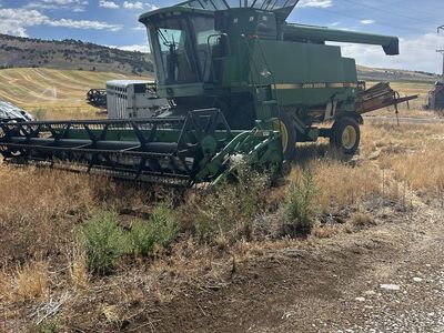 John Deere CTS Combine Harvester with Header