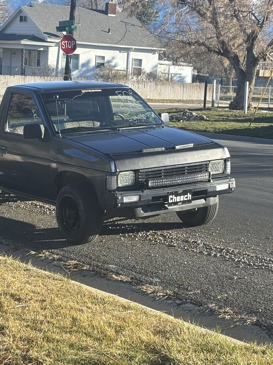 1987 NISSAN TRUCK Base