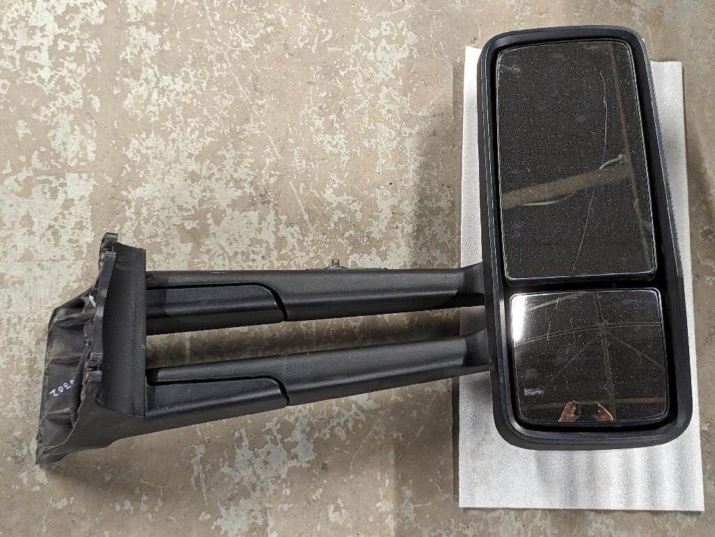 Kenworth T680 Right Door Mirror