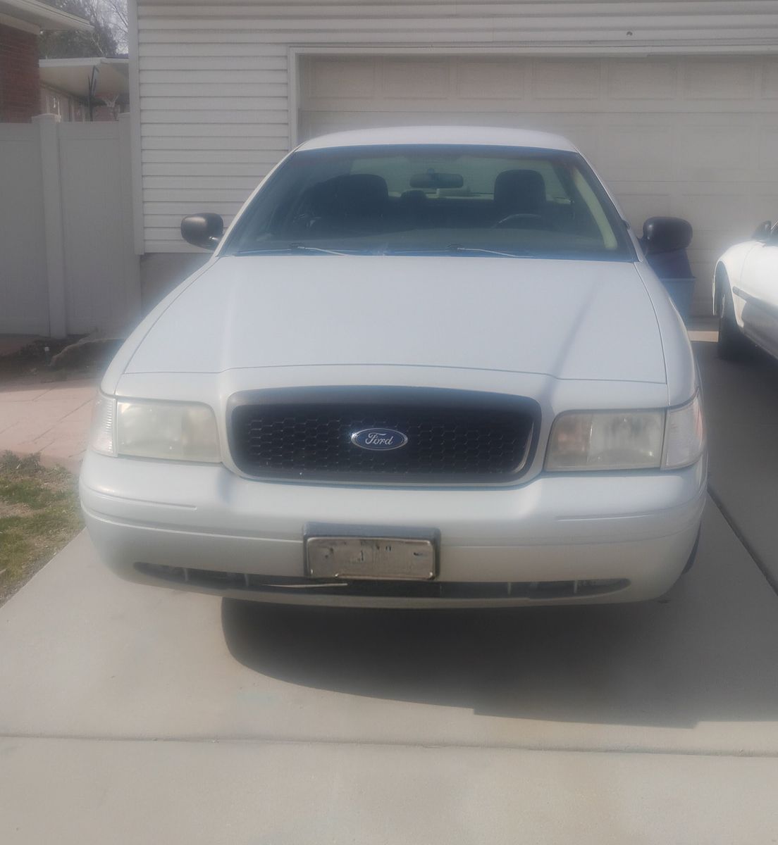 2004 CROWN VICTORIA POLICE INTERCEPTOR