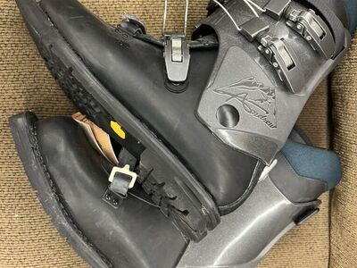 New Vibrant Andrew Telemark Size 10/ 10.5