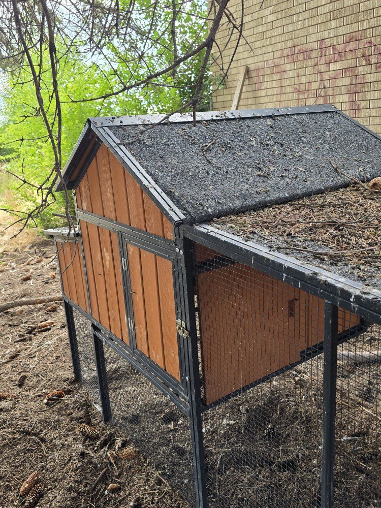 Wooden Chicken Coop with Metal Frame and Run