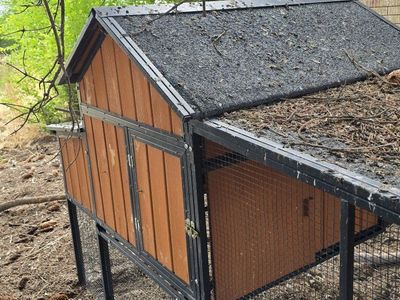 Wooden Chicken Coop with Metal Frame and Run