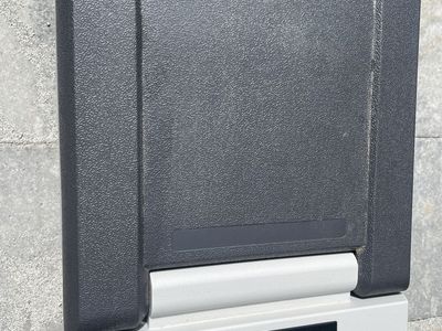 Portable fridge with thermostat controls