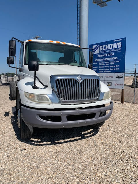 2009 IH 4400 long wheelbase truck
