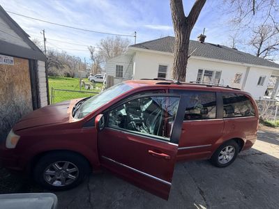 2009 CHRYSLER TOWN AND COUNTRY LX