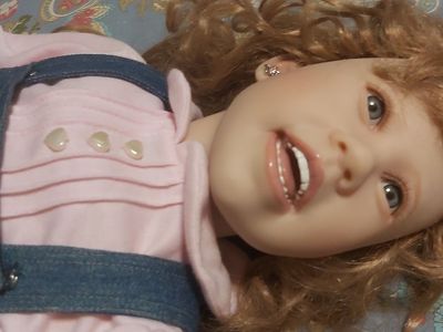 Ashton Drake sister dolls "Hanging Out With Hannah" and "Chloe"
