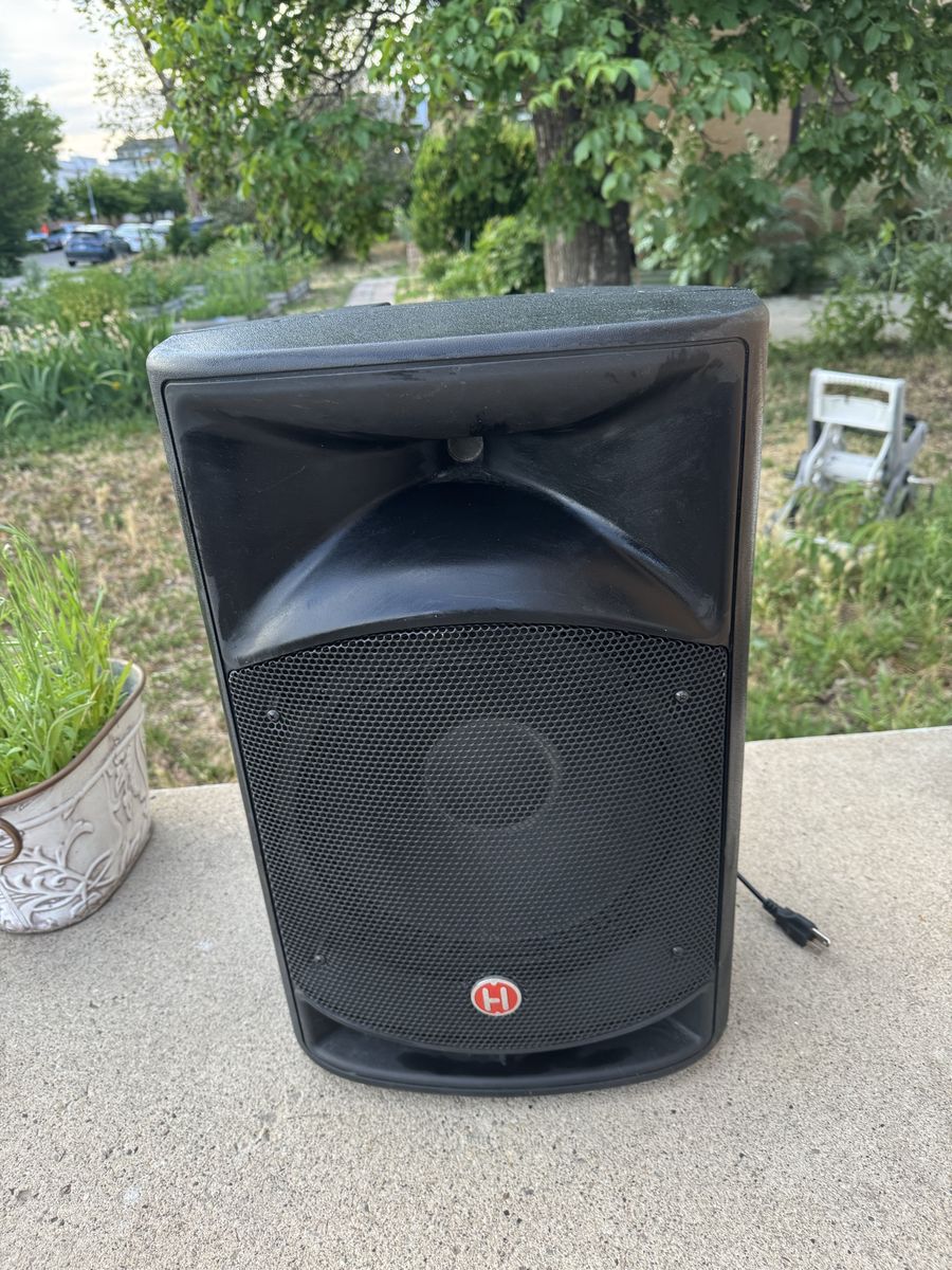 Harbinger VaRi Series V2112 Powered Multipurpose Two-Way Loudspeaker System