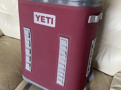 YETI Hopper Backflip 24 Soft Cooler - New!