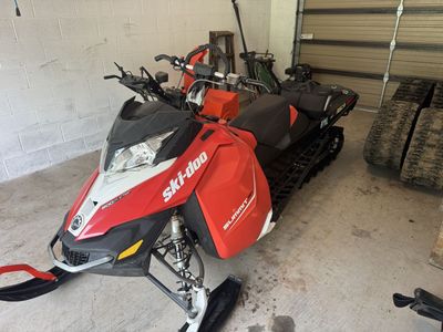 2016 Ski-Doo Summit SP 800R E-TEC Snowmobile