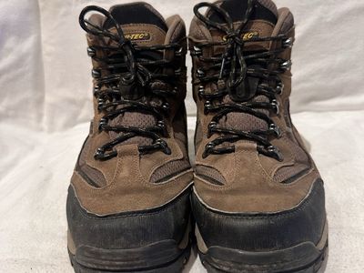 Hi-Tec men’s size 11.5 brown waterproof Leather/textile mid hiking boots